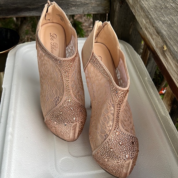 Womens gold rose high heels - Picture 2 of 12